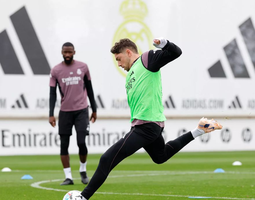 Fede Valverde returns to training.